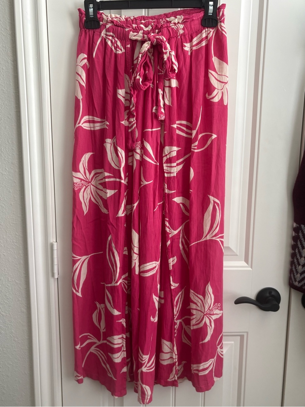 Angie Wide-Leg Pants in Hot Pink and Cream Floral Print